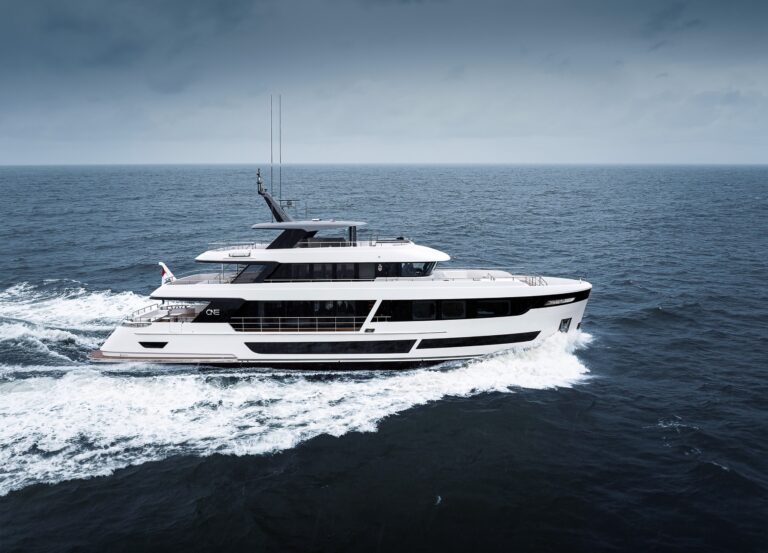 Van der Valk Yard 144: complete navigatie- en communicatie-installatie voor superjacht